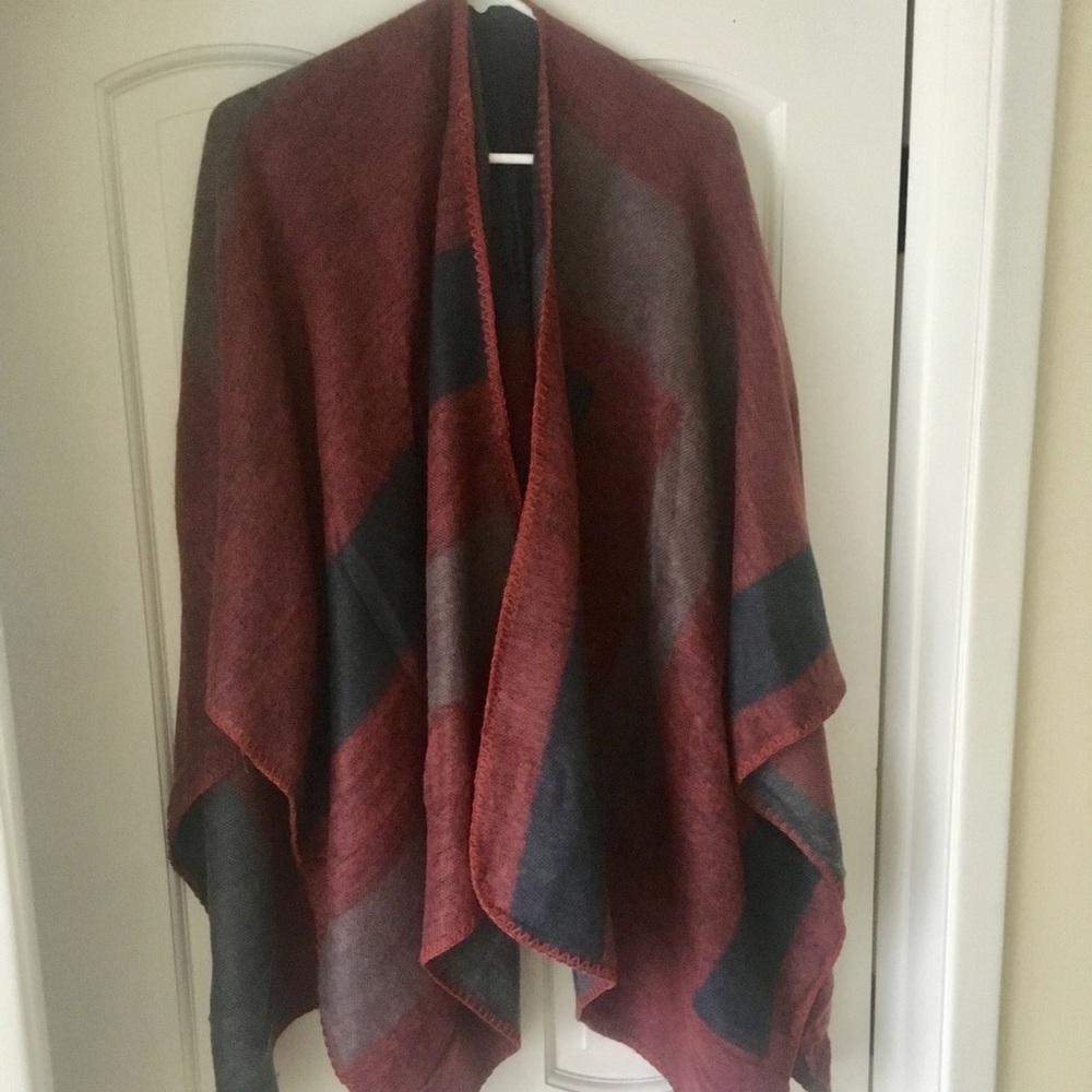 BB Dakota x Fab Fit Fun Poncho